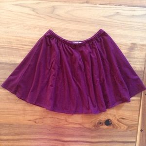 Brandy Melville NWOT maroon Skater skirt🍒